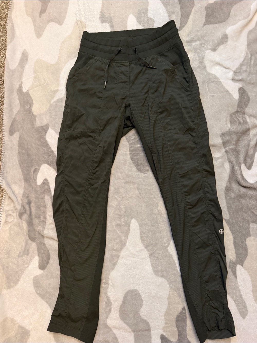Lululemon dark green dance studio  - Lightweight Activewear